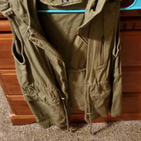 Vest - Picture 1 of 2